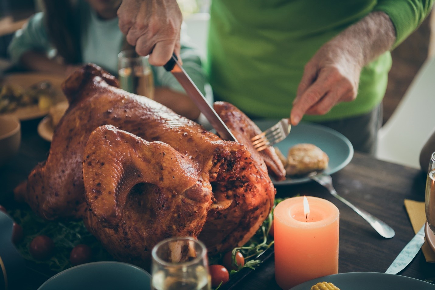 a person cutting a turkey